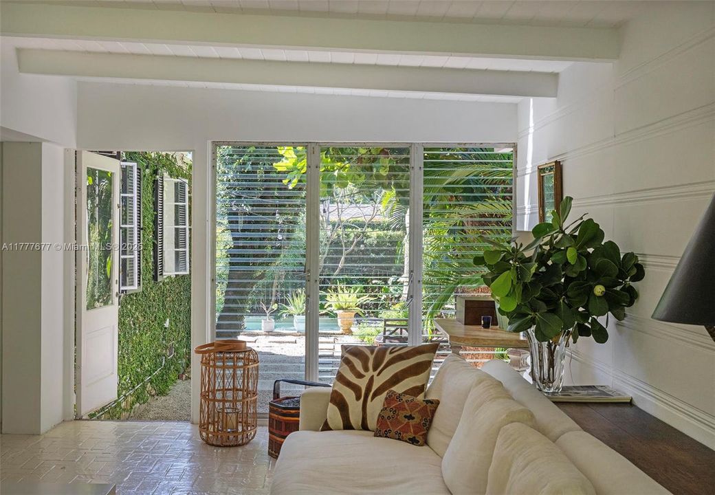 Vendido Recientemente: $3,500,000 (3 camas, 3 baños, 2141 Pies cuadrados)