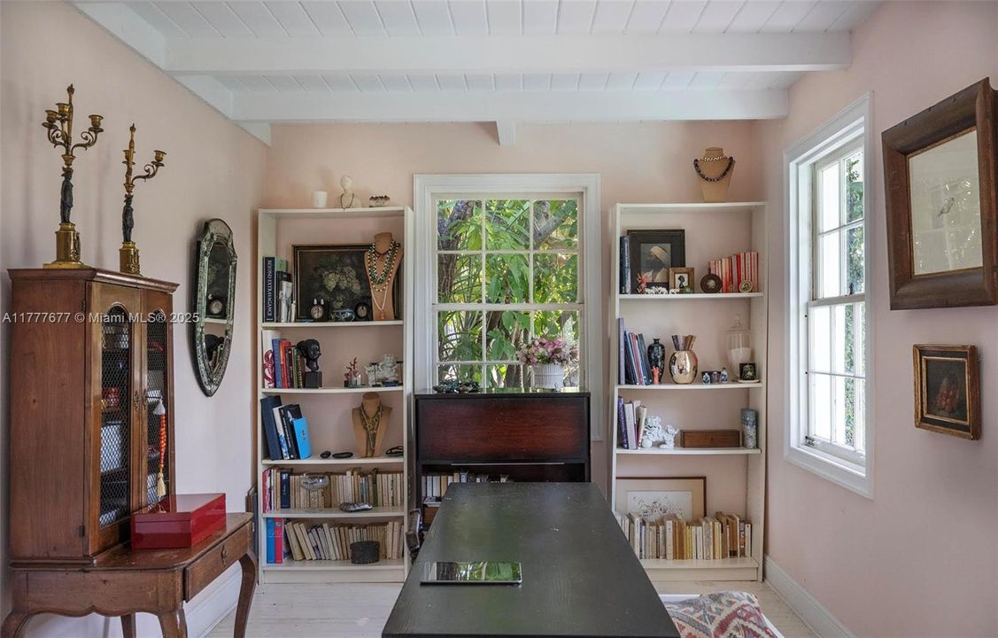 Vendido Recientemente: $3,500,000 (3 camas, 3 baños, 2141 Pies cuadrados)