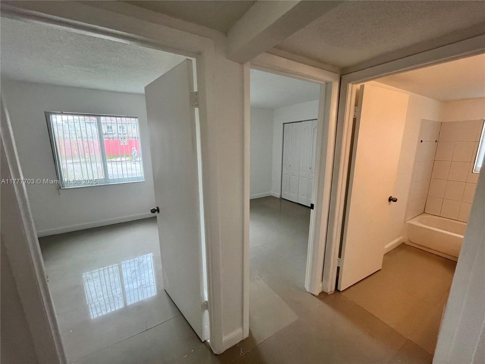 Под контрактом: $235,000 (3 спален, 2 ванн, 1085 Квадратных фут)