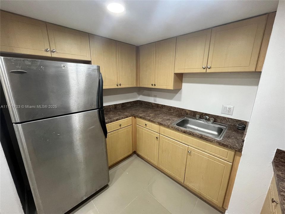 Под контрактом: $235,000 (3 спален, 2 ванн, 1085 Квадратных фут)