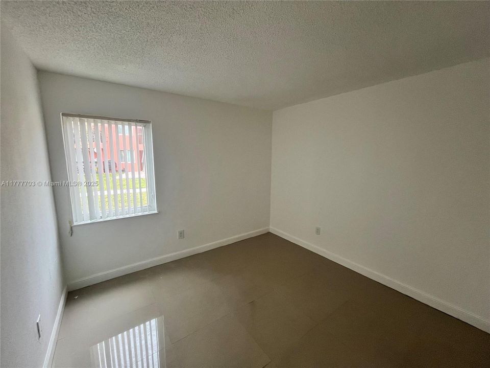 Под контрактом: $235,000 (3 спален, 2 ванн, 1085 Квадратных фут)