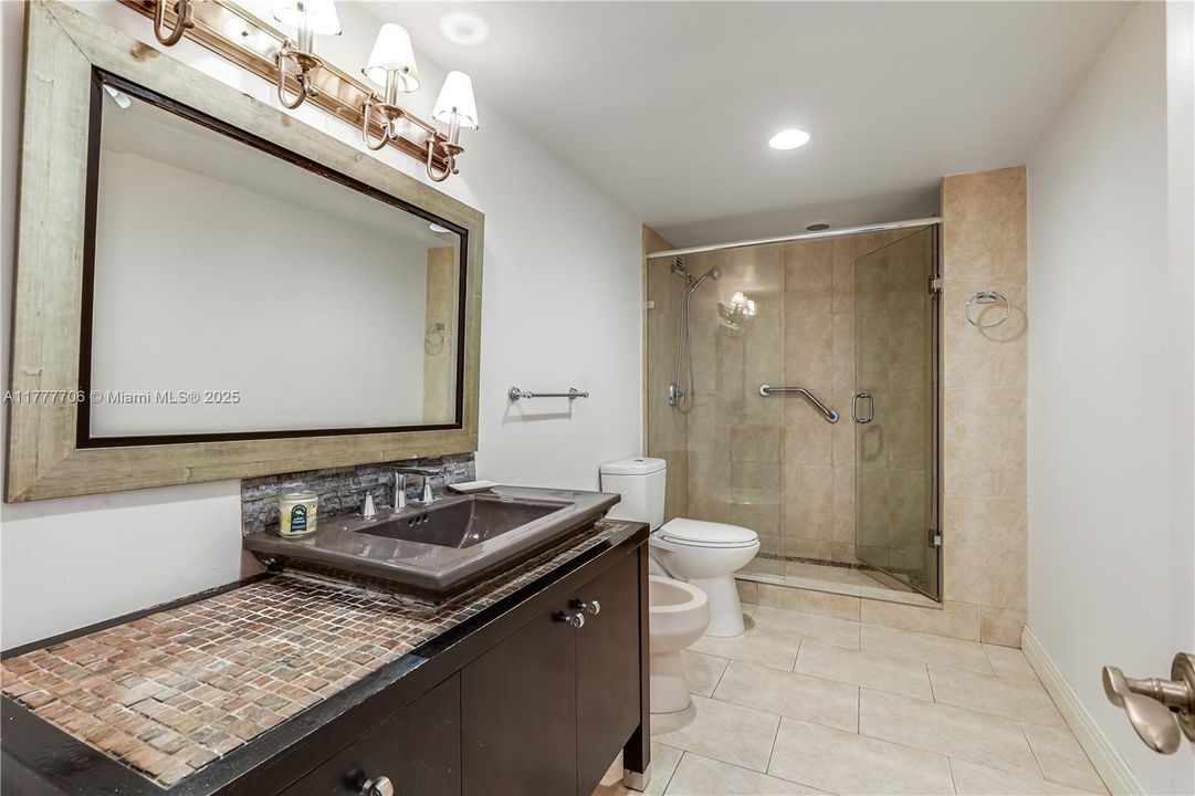 Active With Contract: $225,000 (2 beds, 2 baths, 1408 Square Feet)