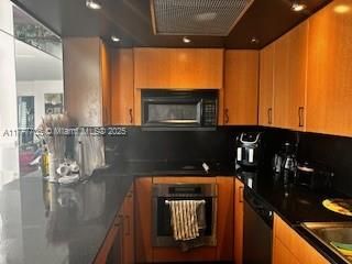 Active With Contract: $225,000 (2 beds, 2 baths, 1408 Square Feet)