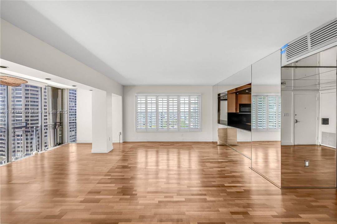 Active With Contract: $225,000 (2 beds, 2 baths, 1408 Square Feet)