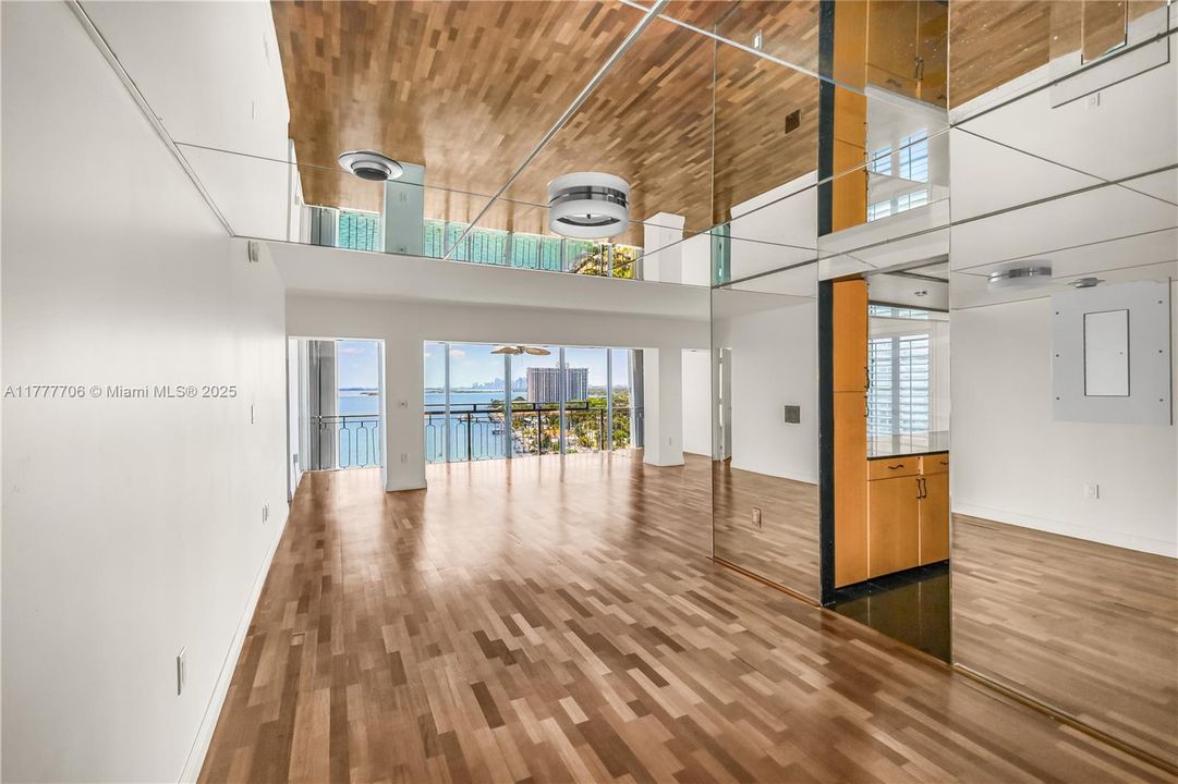 Active With Contract: $225,000 (2 beds, 2 baths, 1408 Square Feet)