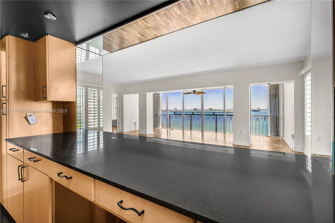 Active With Contract: $225,000 (2 beds, 2 baths, 1408 Square Feet)