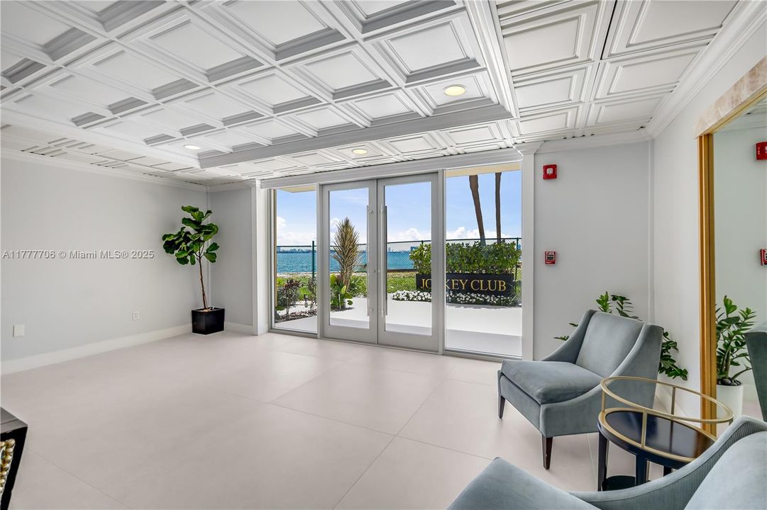 Active With Contract: $225,000 (2 beds, 2 baths, 1408 Square Feet)