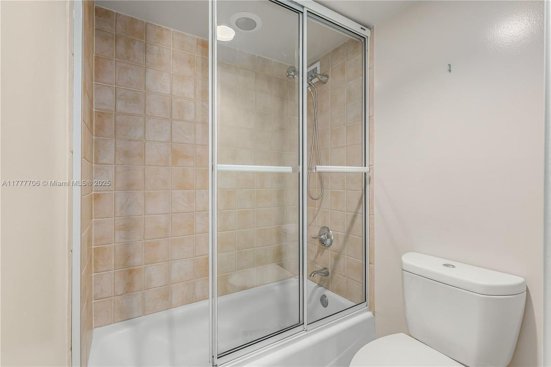 Active With Contract: $225,000 (2 beds, 2 baths, 1408 Square Feet)