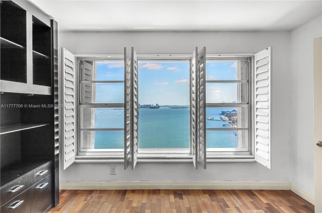 Active With Contract: $225,000 (2 beds, 2 baths, 1408 Square Feet)