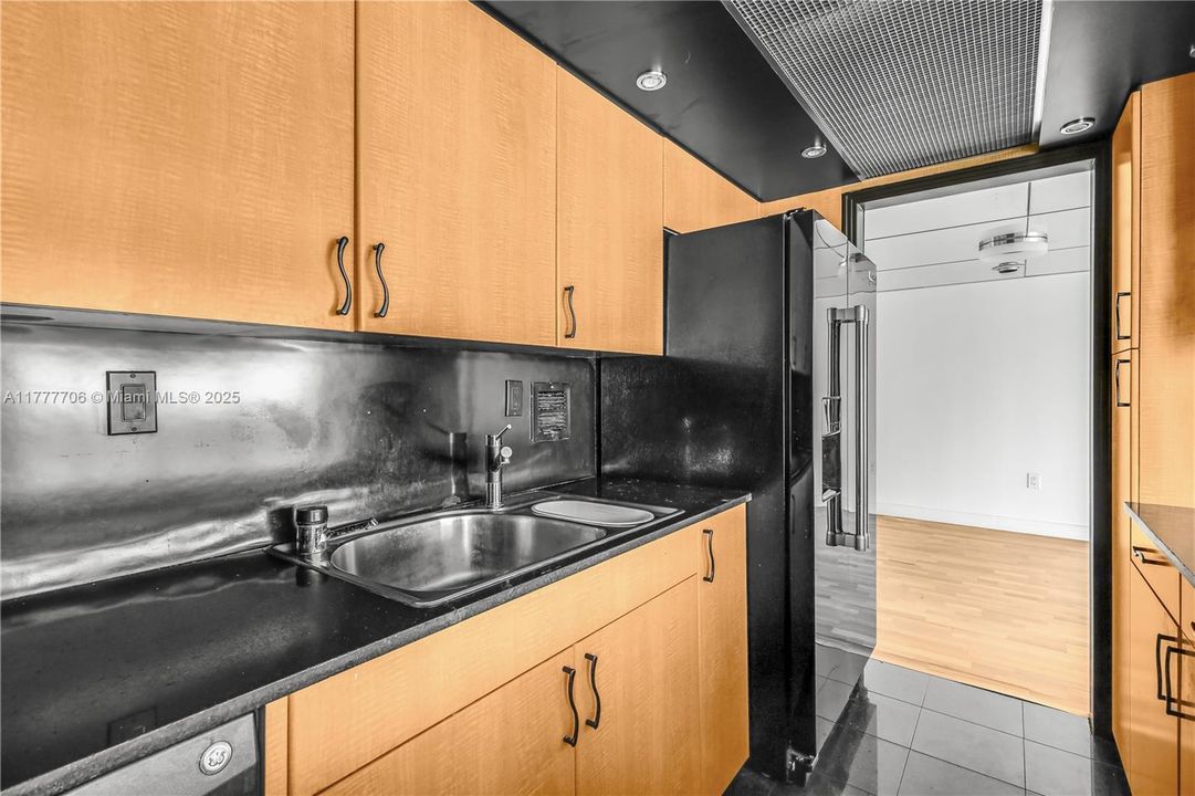 Active With Contract: $225,000 (2 beds, 2 baths, 1408 Square Feet)