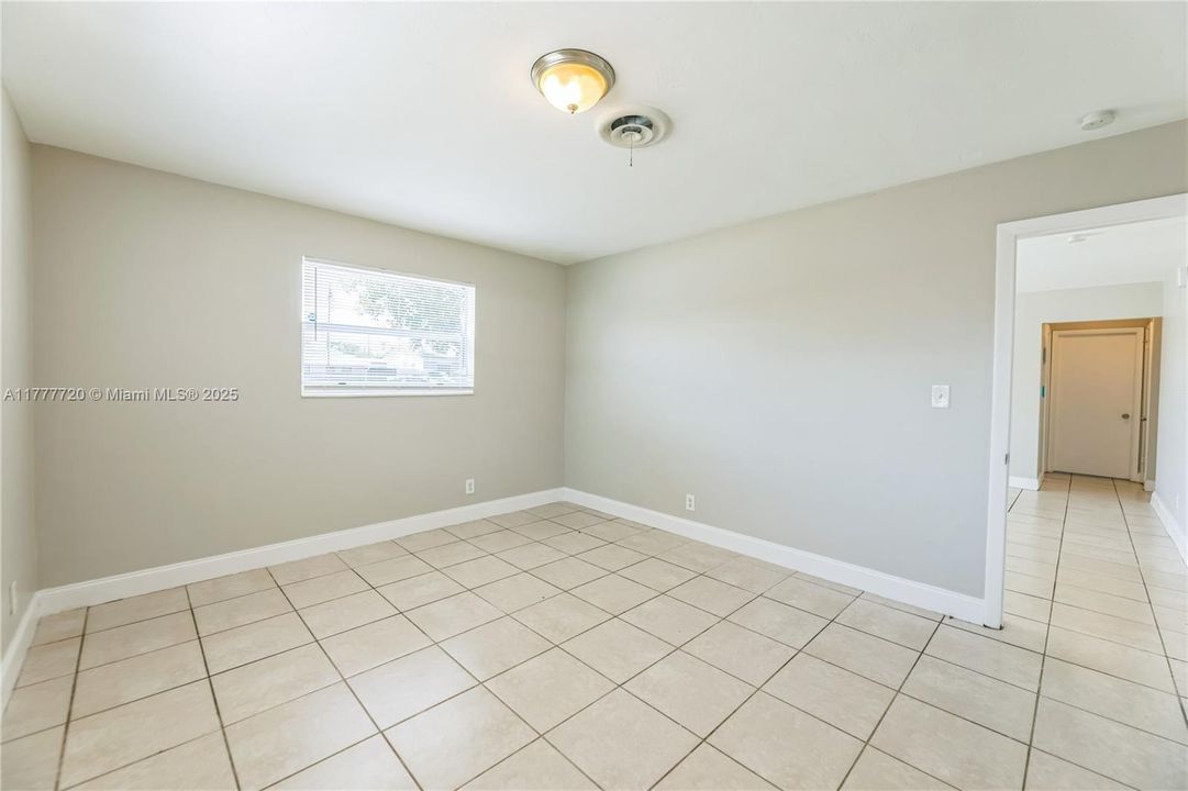 Недавно продано: $454,000 (3 спален, 2 ванн, 1536 Квадратных фут)