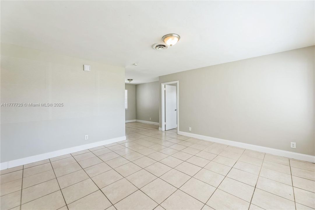 Недавно продано: $454,000 (3 спален, 2 ванн, 1536 Квадратных фут)