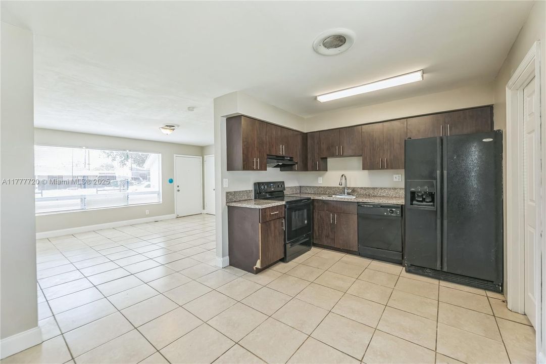 Недавно продано: $454,000 (3 спален, 2 ванн, 1536 Квадратных фут)