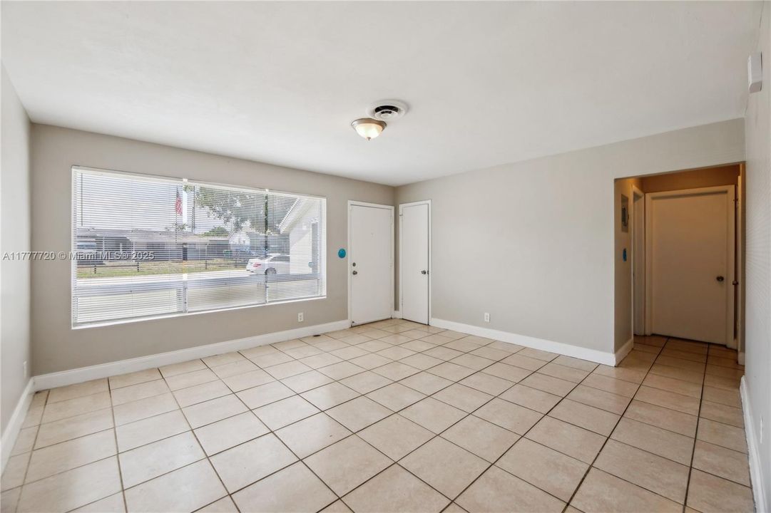 Недавно продано: $454,000 (3 спален, 2 ванн, 1536 Квадратных фут)