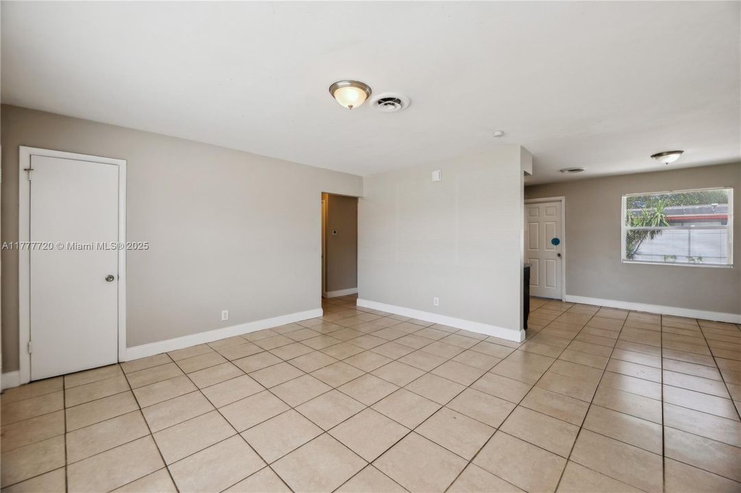 Недавно продано: $454,000 (3 спален, 2 ванн, 1536 Квадратных фут)