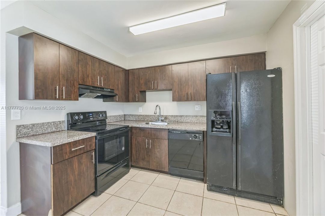 Недавно продано: $454,000 (3 спален, 2 ванн, 1536 Квадратных фут)