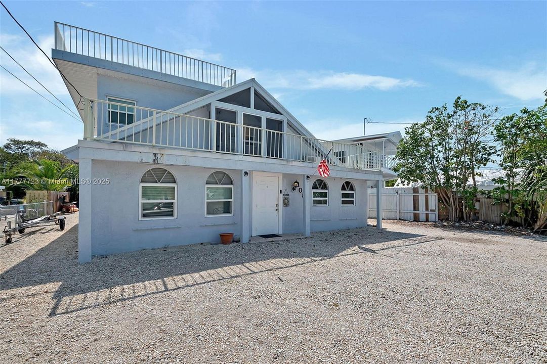 Recently Sold: $1,099,000 (3 beds, 3 baths, 2380 Square Feet)