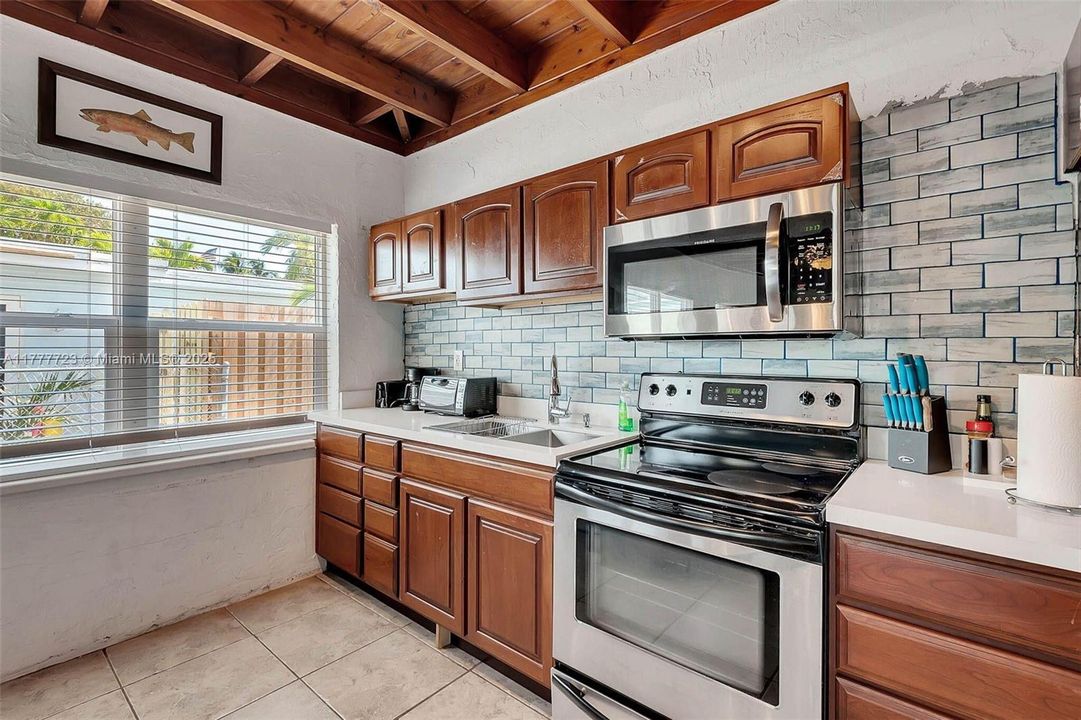 Recently Sold: $1,099,000 (3 beds, 3 baths, 2380 Square Feet)