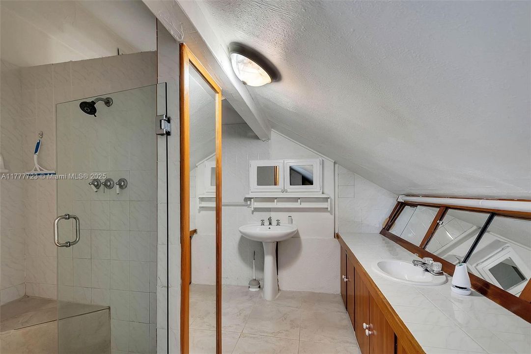 Recently Sold: $1,099,000 (3 beds, 3 baths, 2380 Square Feet)