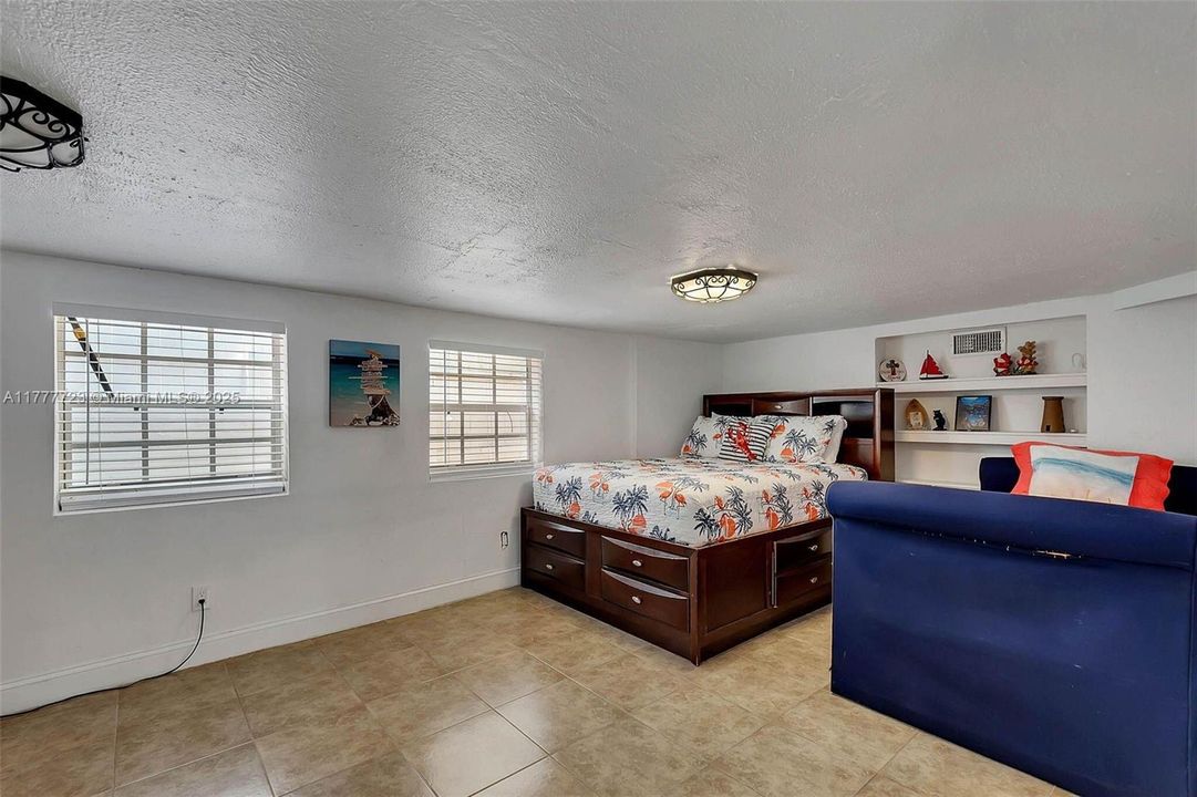 Recently Sold: $1,099,000 (3 beds, 3 baths, 2380 Square Feet)