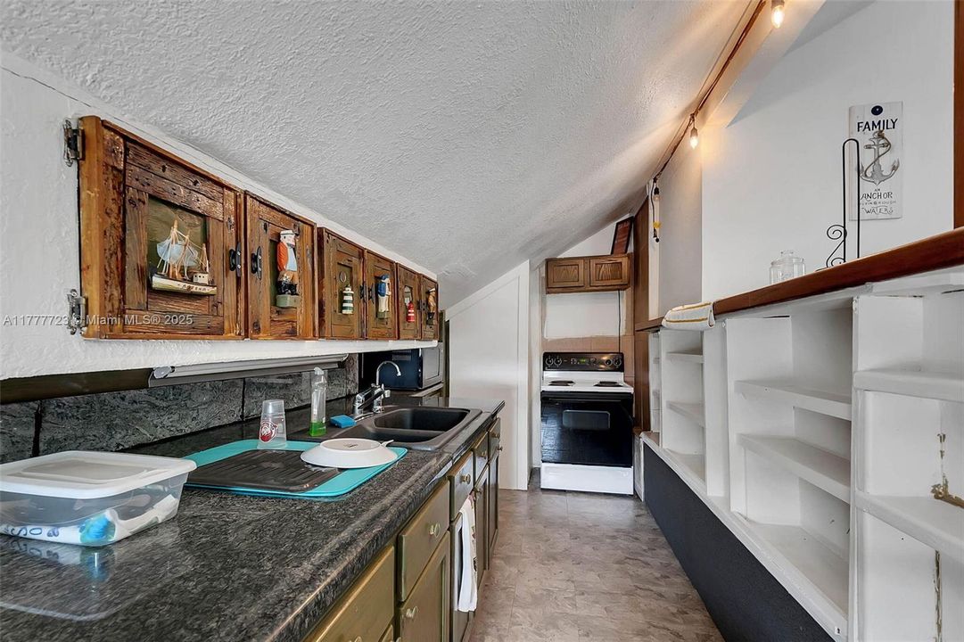 Recently Sold: $1,099,000 (3 beds, 3 baths, 2380 Square Feet)