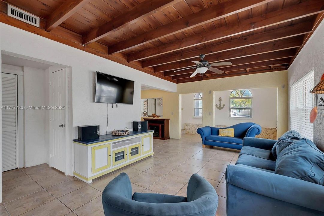 Recently Sold: $1,099,000 (3 beds, 3 baths, 2380 Square Feet)