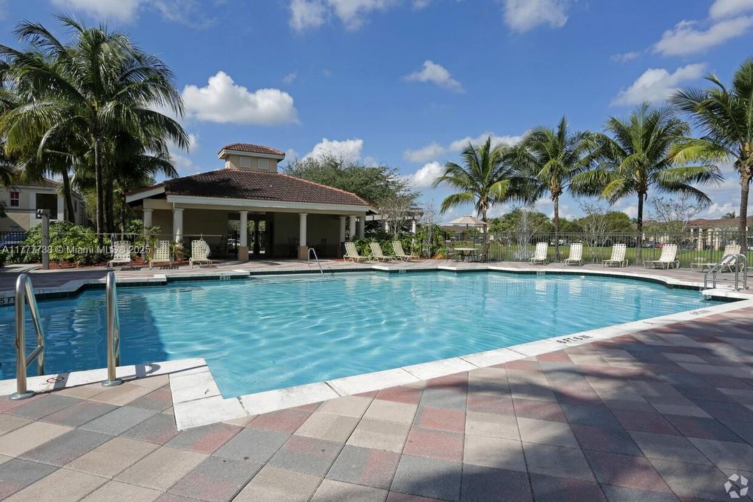 最近租的: $2,800 (3 贝兹, 2 浴室, 1160 平方英尺)