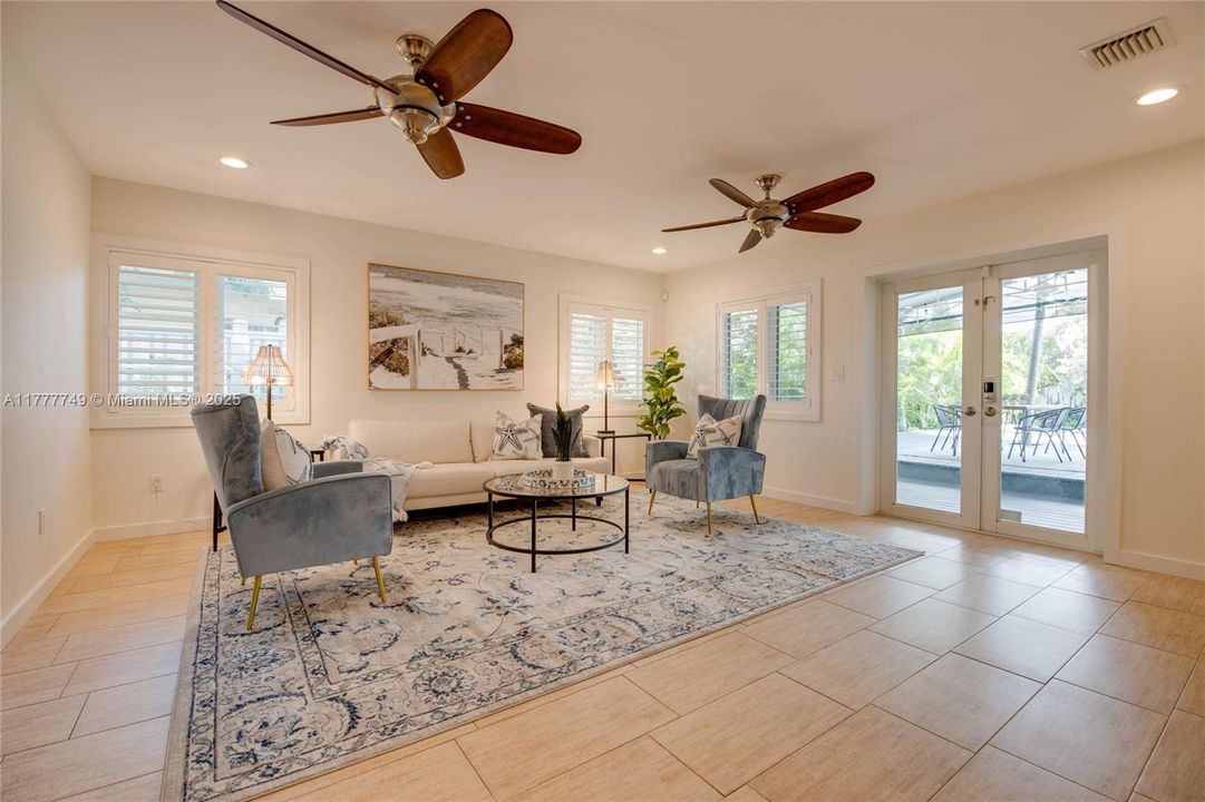 Recently Sold: $995,000 (4 beds, 2 baths, 1587 Square Feet)