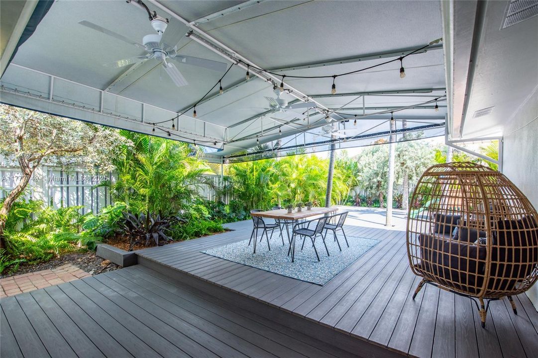 Recently Sold: $995,000 (4 beds, 2 baths, 1587 Square Feet)