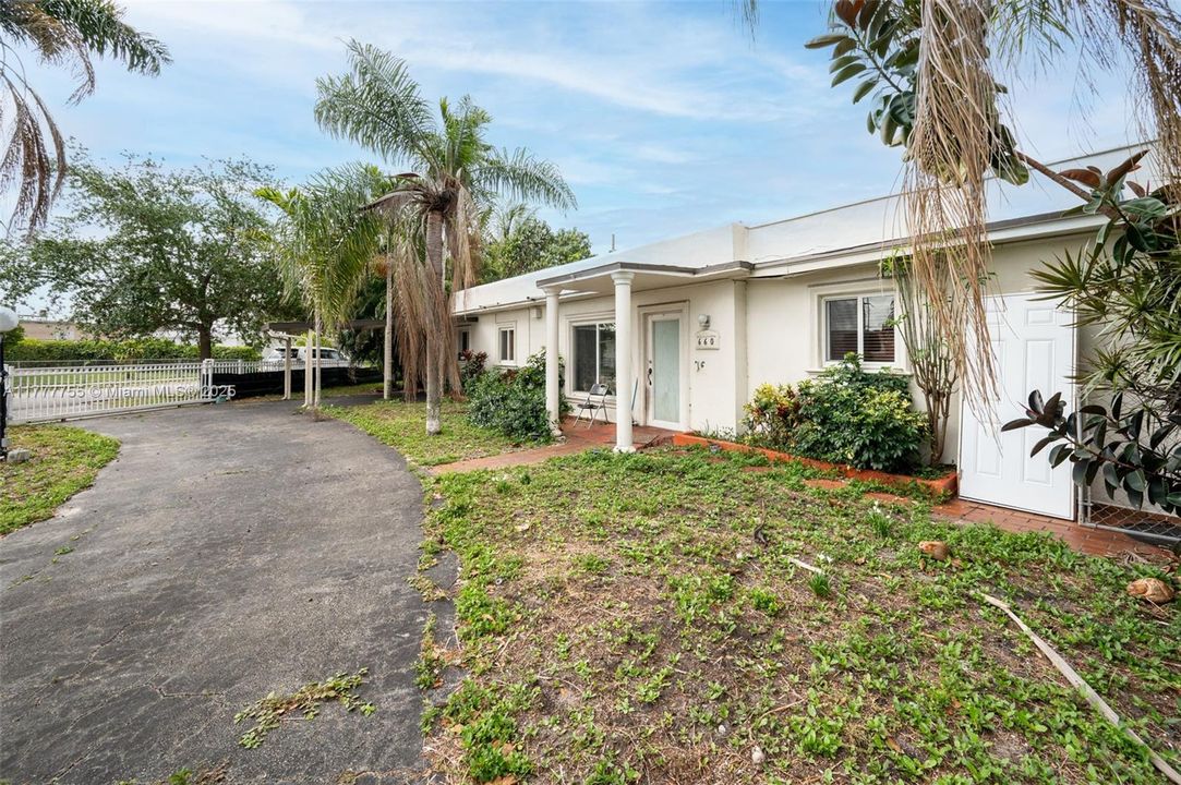 Activo con contrato: $499,000 (5 camas, 4 baños, 1857 Pies cuadrados)