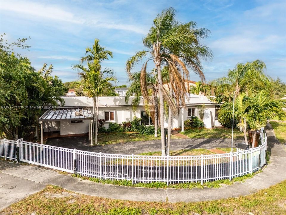 Activo con contrato: $499,000 (5 camas, 4 baños, 1857 Pies cuadrados)