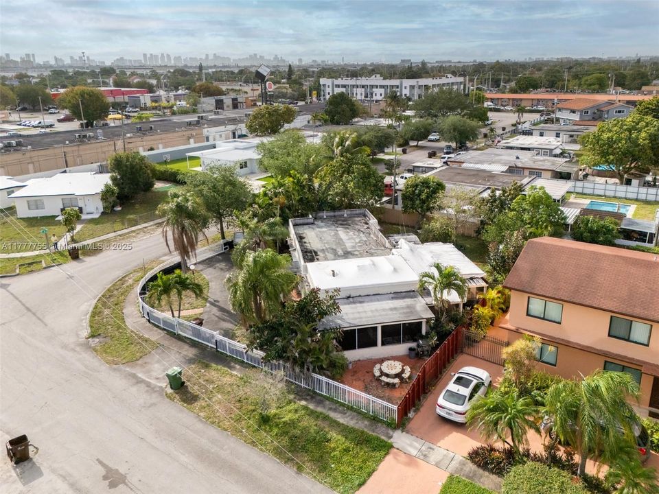 Activo con contrato: $499,000 (5 camas, 4 baños, 1857 Pies cuadrados)