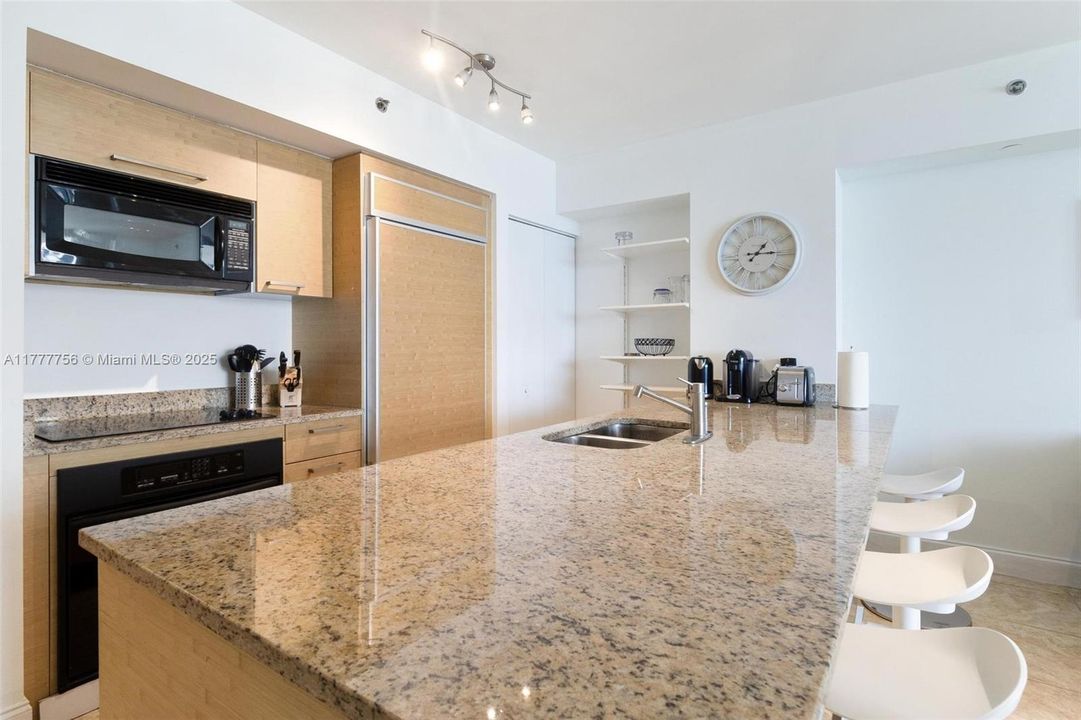 待售: $690,000 (1 贝兹, 1 浴室, 844 平方英尺)