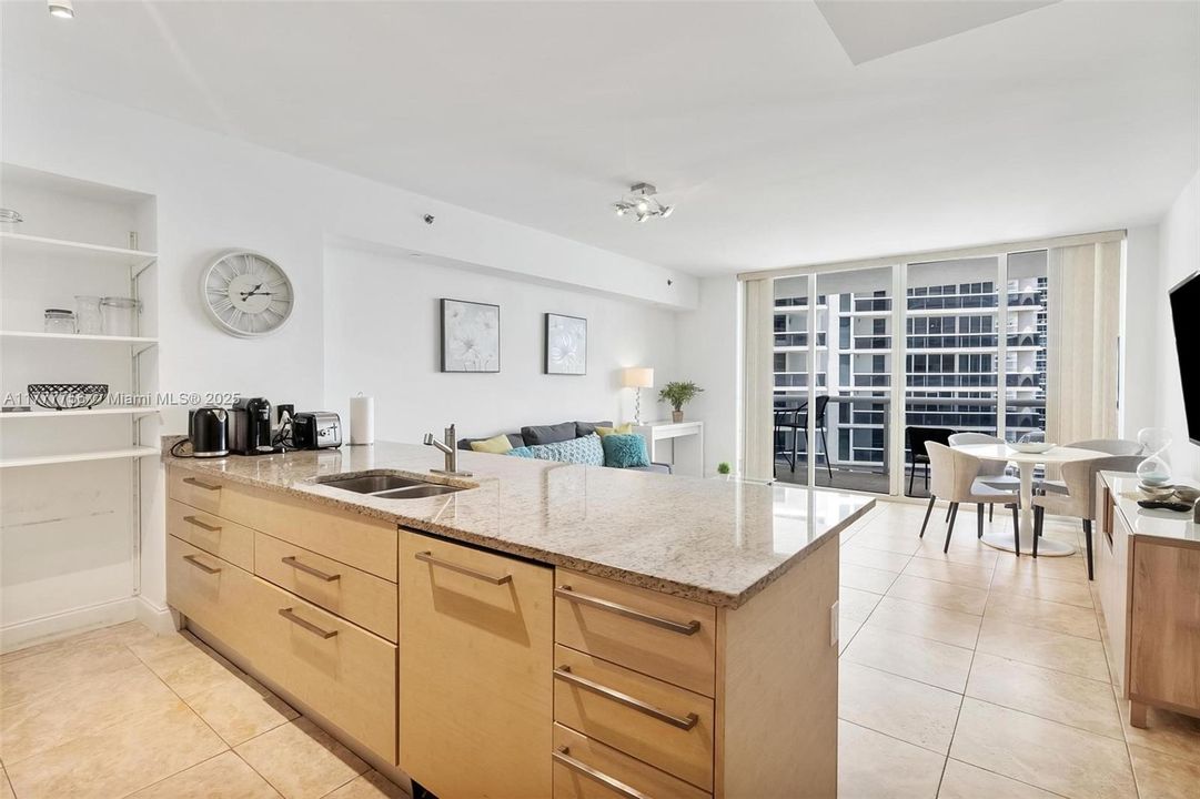 待售: $690,000 (1 贝兹, 1 浴室, 844 平方英尺)