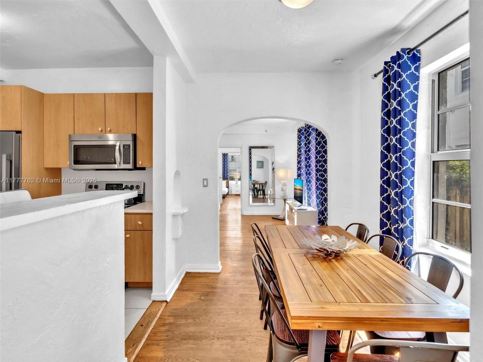 Active With Contract: $2,500,000 (5 beds, 4 baths, 3990 Square Feet)