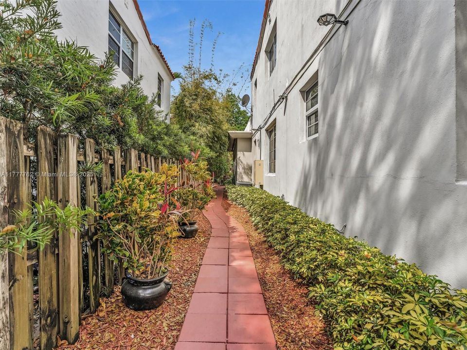 Active With Contract: $2,500,000 (5 beds, 4 baths, 3990 Square Feet)