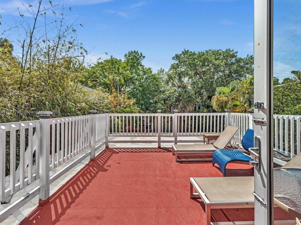 Active With Contract: $2,500,000 (5 beds, 4 baths, 3990 Square Feet)