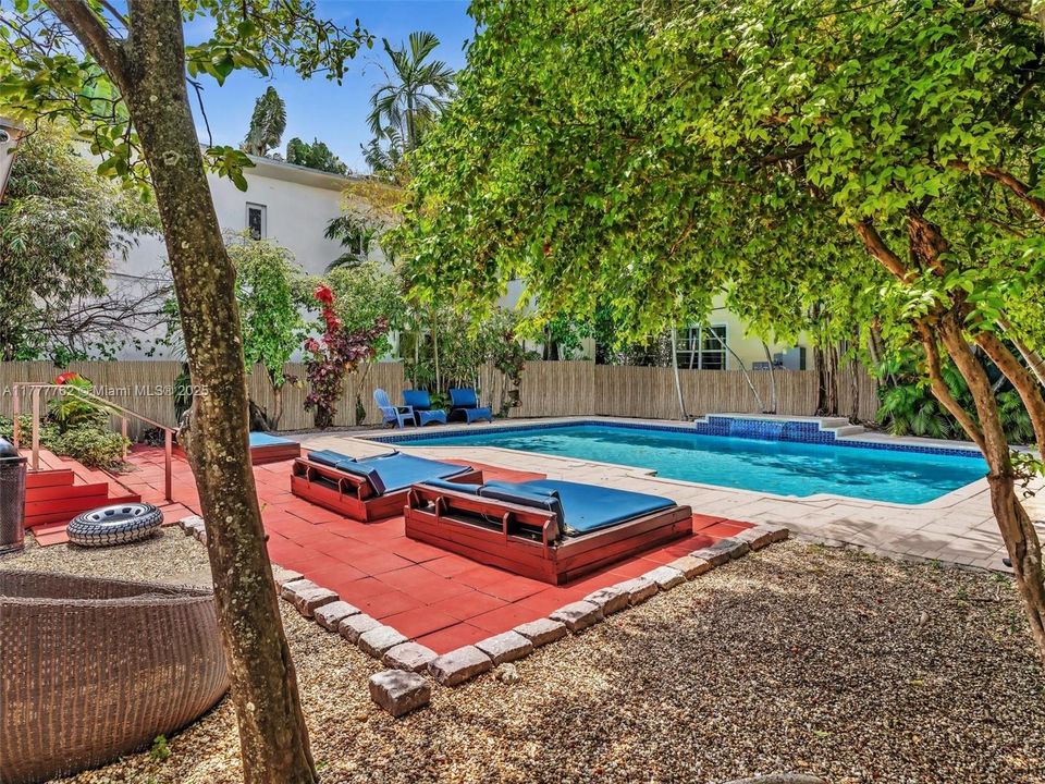 Active With Contract: $2,500,000 (5 beds, 4 baths, 3990 Square Feet)