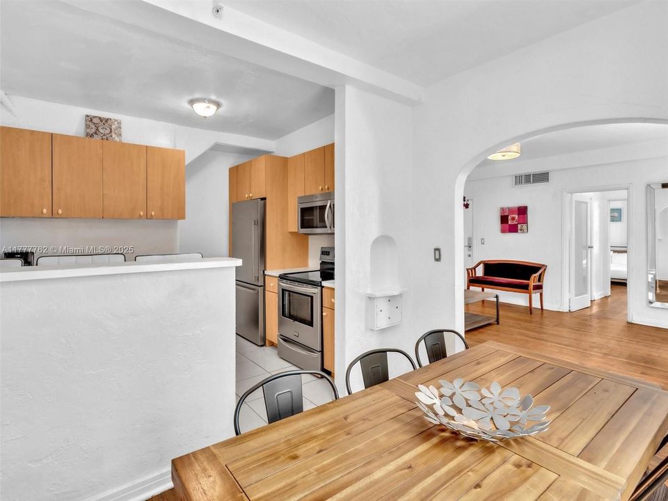 Active With Contract: $2,500,000 (5 beds, 4 baths, 3990 Square Feet)