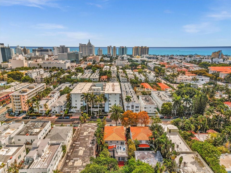 Active With Contract: $2,500,000 (5 beds, 4 baths, 3990 Square Feet)