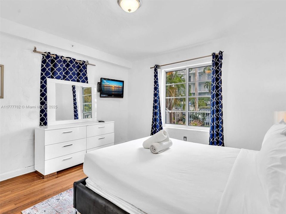 Active With Contract: $2,500,000 (5 beds, 4 baths, 3990 Square Feet)