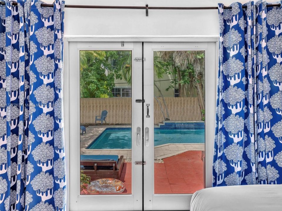 Active With Contract: $2,500,000 (5 beds, 4 baths, 3990 Square Feet)