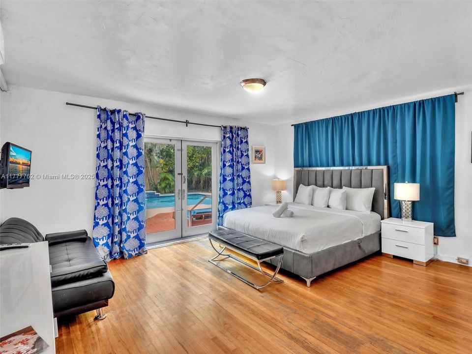 Active With Contract: $2,500,000 (5 beds, 4 baths, 3990 Square Feet)