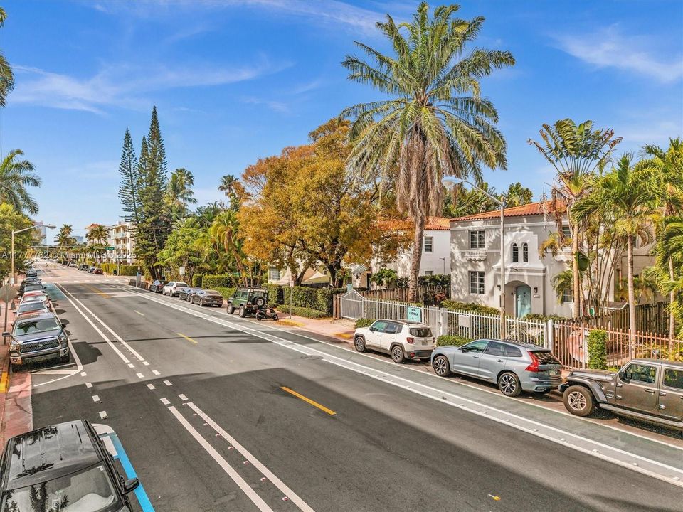 Active With Contract: $2,500,000 (5 beds, 4 baths, 3990 Square Feet)
