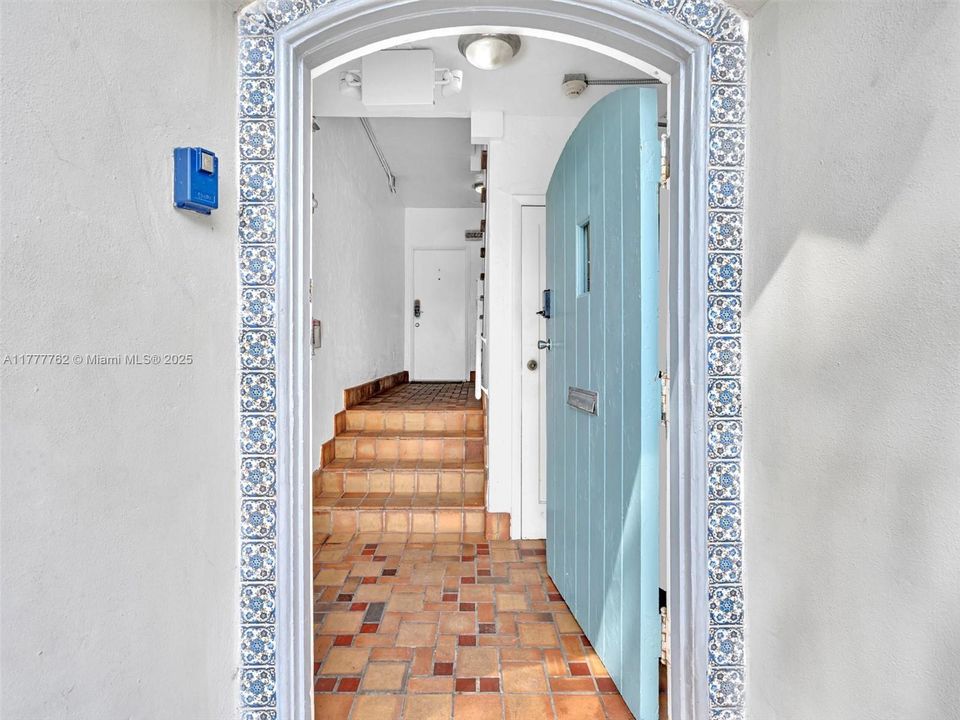 Active With Contract: $2,500,000 (5 beds, 4 baths, 3990 Square Feet)