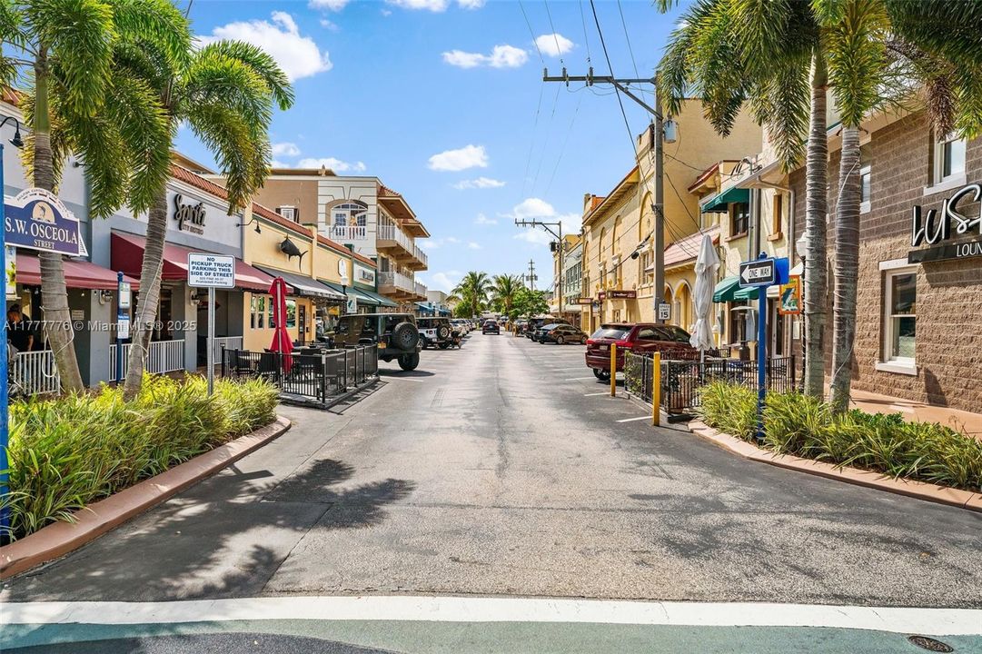 Recently Rented: $3,500 (2 beds, 2 baths, 1366 Square Feet)