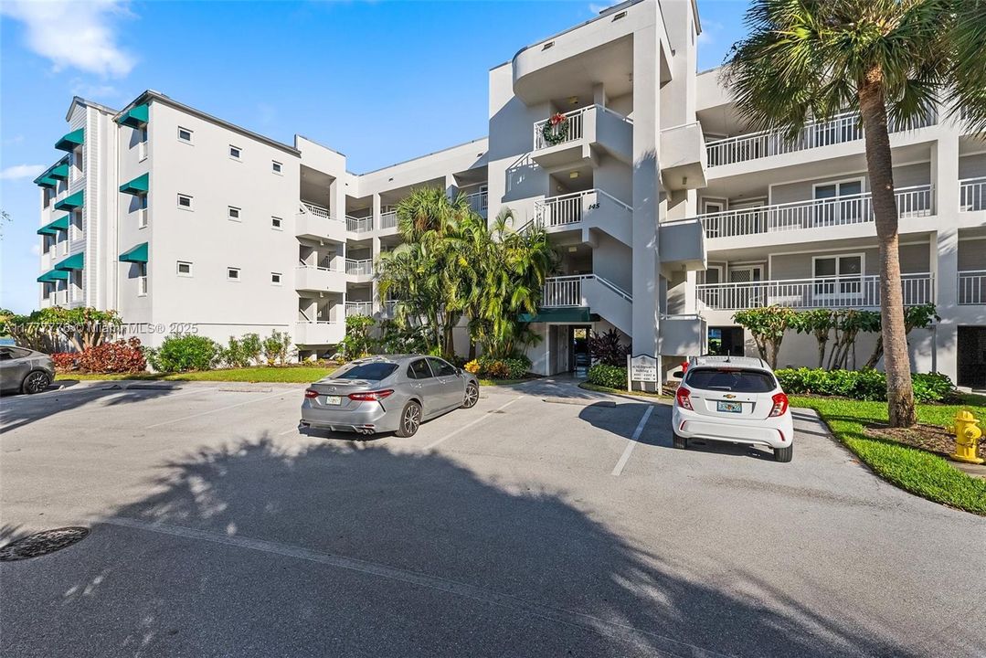 Recently Rented: $3,500 (2 beds, 2 baths, 1366 Square Feet)