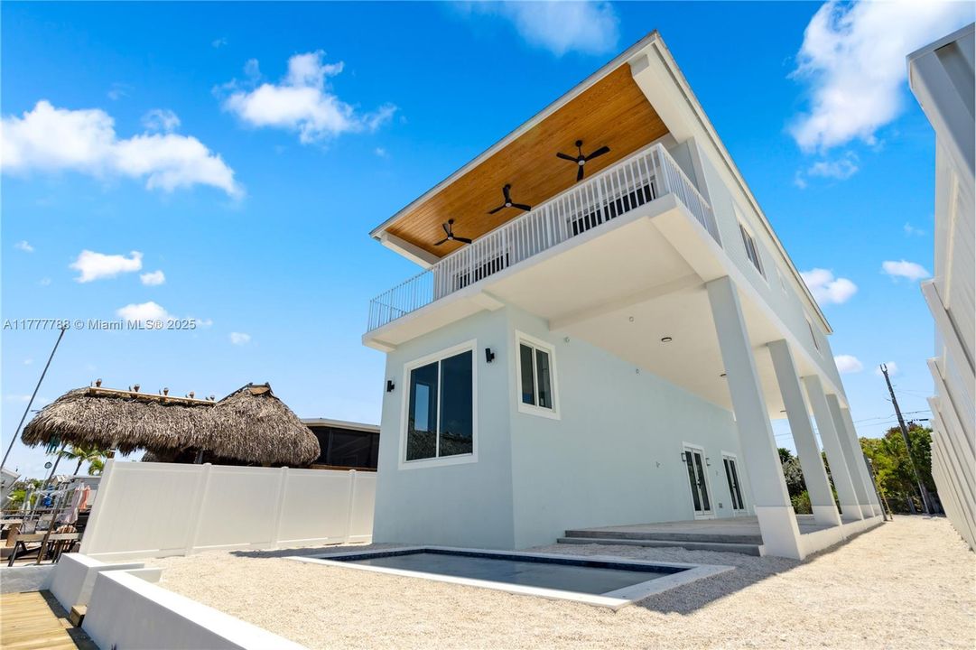 Recently Sold: $1,799,000 (4 beds, 3 baths, 2081 Square Feet)