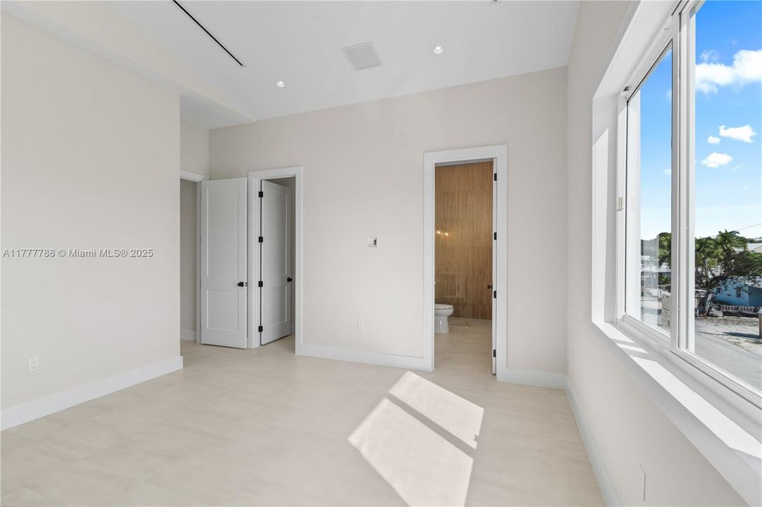 Recently Sold: $1,799,000 (4 beds, 3 baths, 2081 Square Feet)