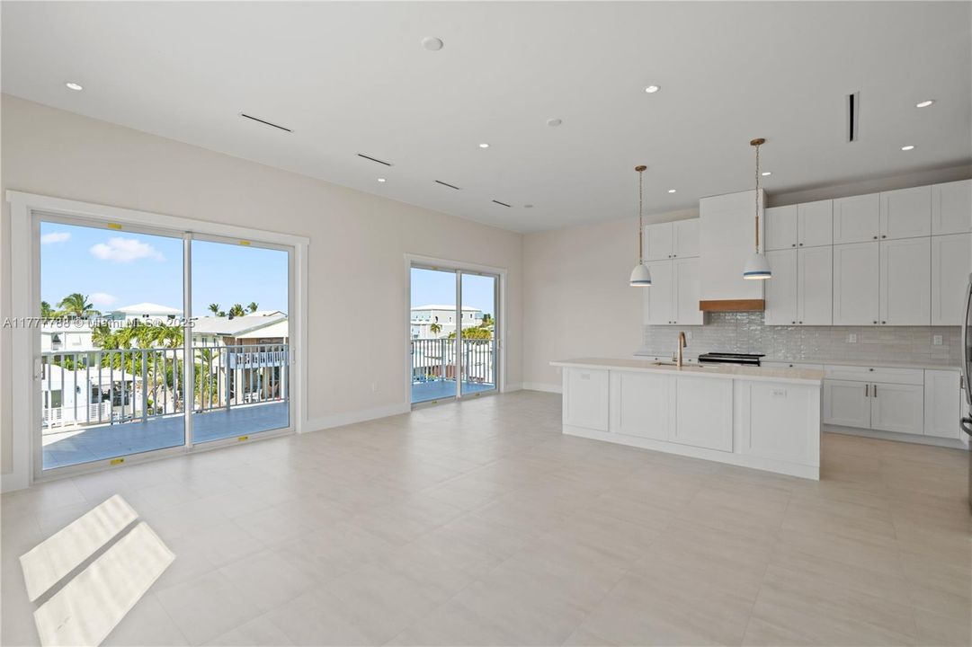 Recently Sold: $1,799,000 (4 beds, 3 baths, 2081 Square Feet)